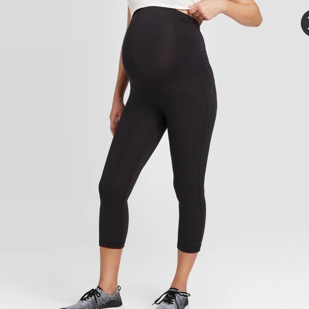 Maternity activewear capri pants